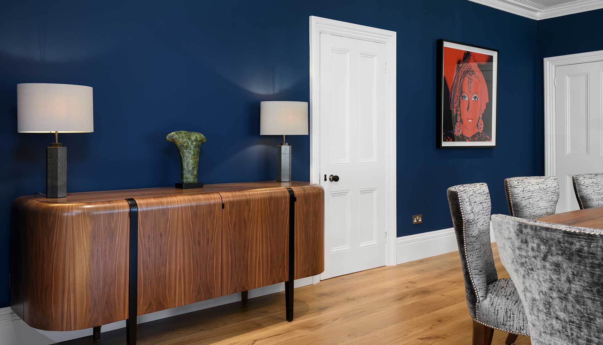 Lighting and accessories in dining room