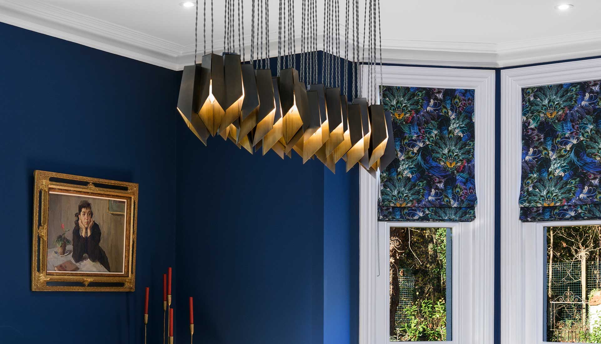 Main lighting in the dining room over table