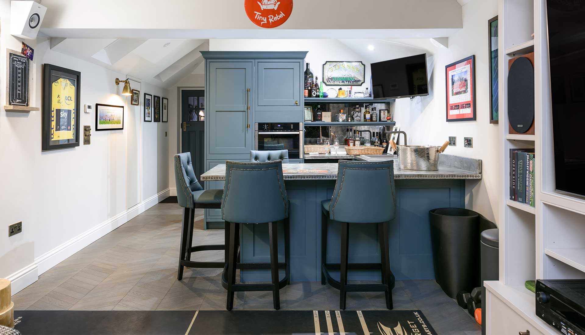 Full bar area view of Sonning House